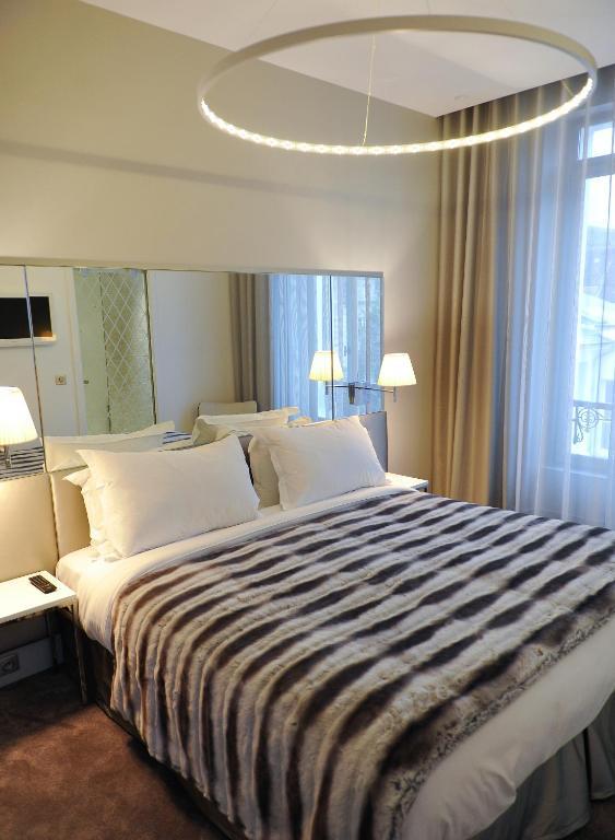 Le Cesar Hotel Provins Room photo